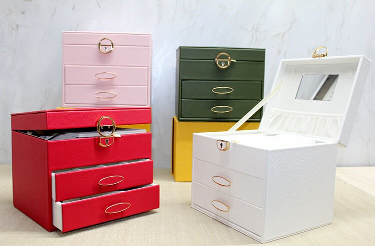 17x20 cm Deri Kaplamalı Makyaj Ve Takı Kutusu